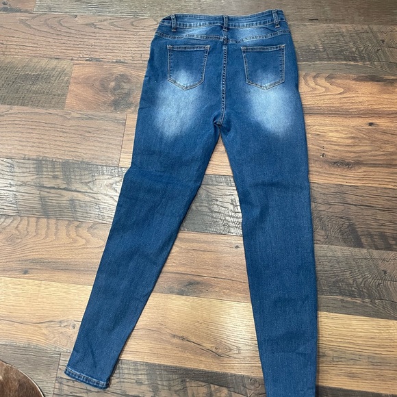 Super cute unworn skinny jeans. Brand SHEIN, size L. - Picture 2 of 3
